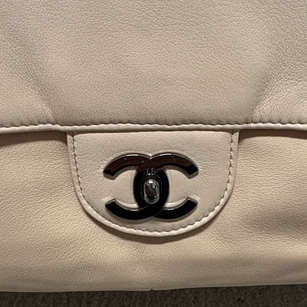 NWT Vintage Chanel Soft & Chain Flap Bag - Picture 3 of 9